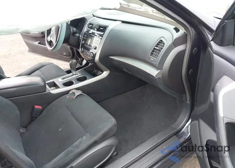 2015 Nissan Altima 2.5 S z USA, uszkodzony, nr VIN 1N4AL3AP1FC464257